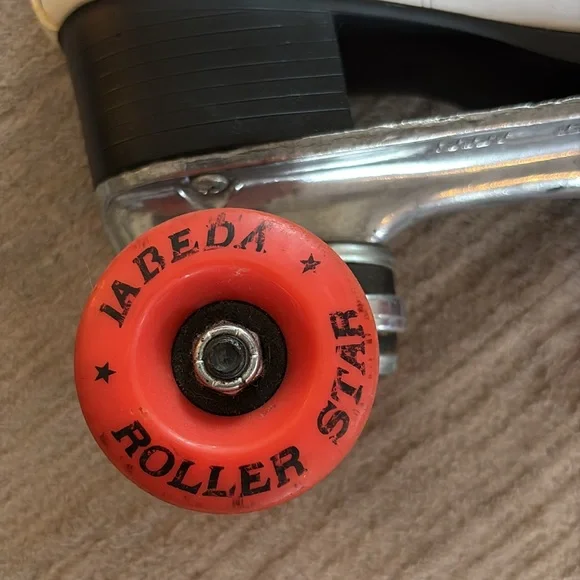 Roller Skates - Women’s Size 6 - Picture 5 of 7